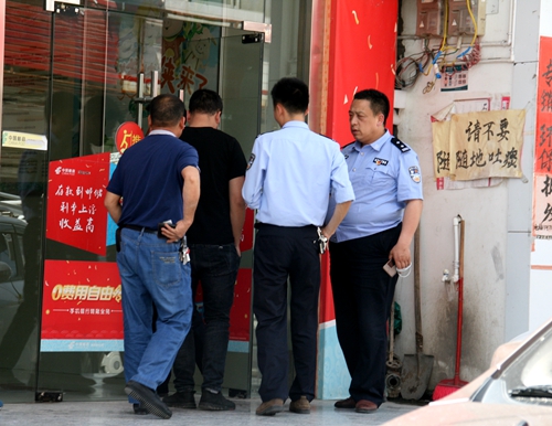 取钱的被执行人.JPG